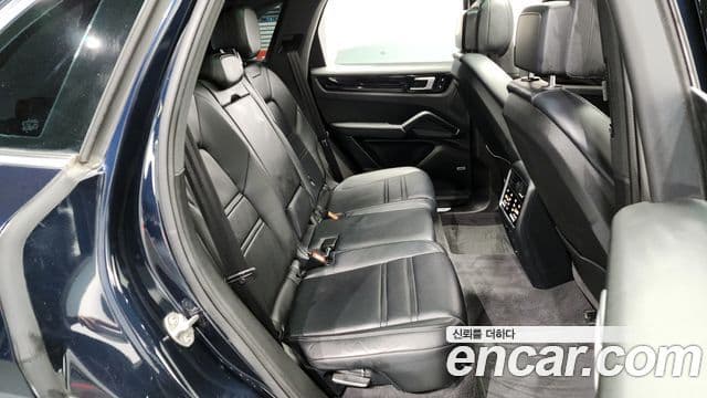 Porsche Cayenne (PO536), 2021 12