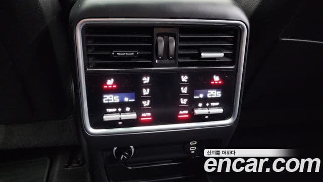 Porsche Cayenne (PO536), 2021 17