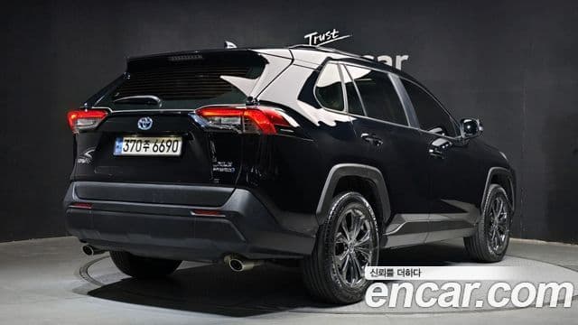 Toyota RAV4 5세대 2.5 2WD гибрид XLE, 2023 2