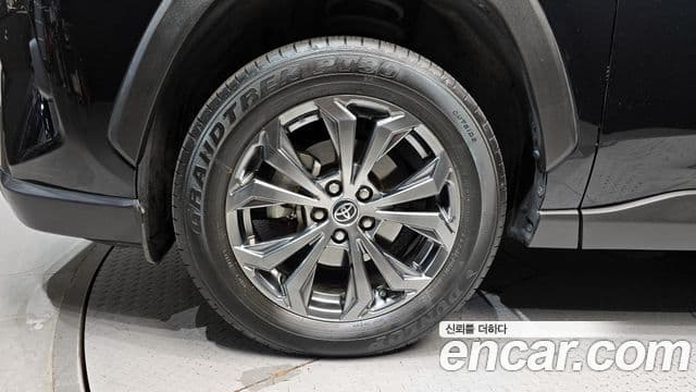 Toyota RAV4 5세대 2.5 2WD гибрид XLE, 2023 все фото