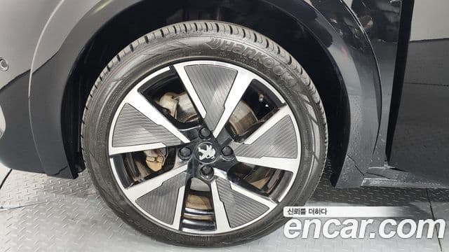 Peugeot e-208 2세대 GT, 2021 все фото