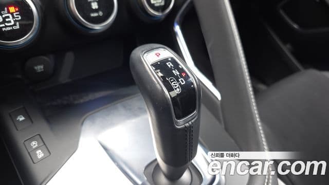 Jaguar E-PACE P250 R-Dynamic SE, 2018 9