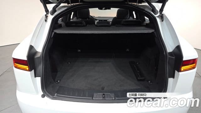Jaguar E-PACE P250 R-Dynamic SE, 2018 20
