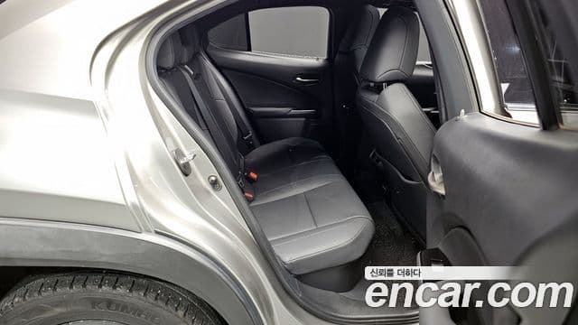 Lexus UX250h, 2021 12