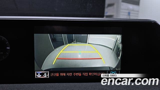 Lexus UX250h, 2021 15