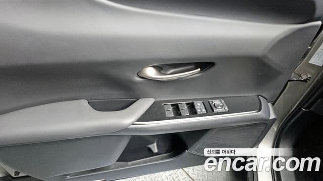 Lexus UX250h, 2021 17