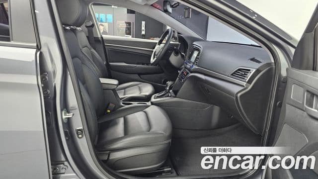 Hyundai Avante AD 1.6 GDI Value Plus, 2017 11