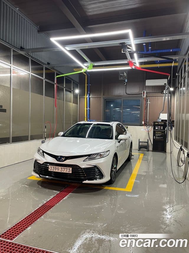 Toyota 캠리 (XV70) 2.5 XLE гибрид