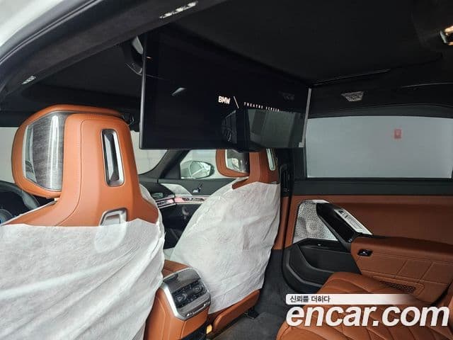 BMW 7시리즈 (G70) 750e xDrive M Sport, 2025 все фото