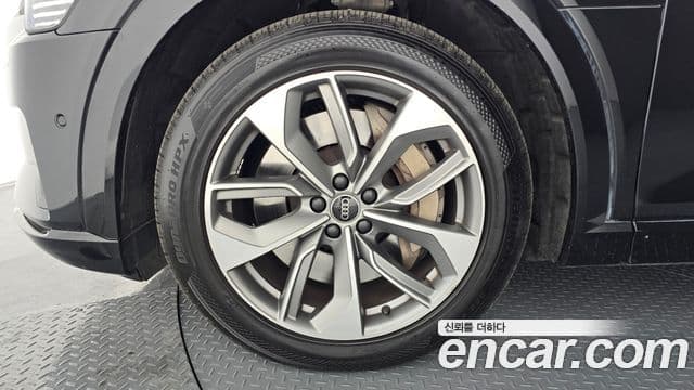 Audi e-Tron, 2022 все фото