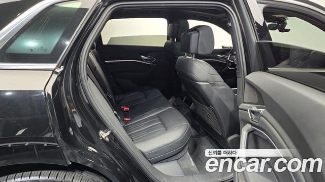 Audi e-Tron, 2022 12