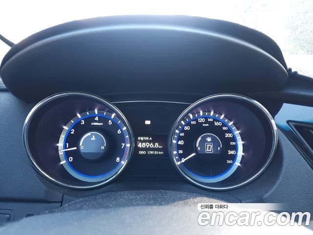 Hyundai YF Sonata люксовая версия, 2010 12