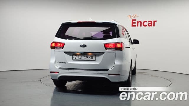 Kia All New Carnival Luxury, 2016 4