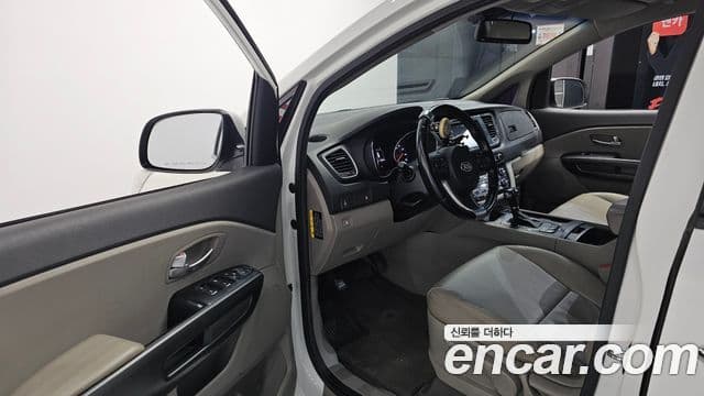Kia All New Carnival Luxury, 2016 10