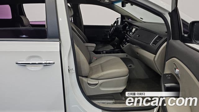 Kia All New Carnival Luxury, 2016 11