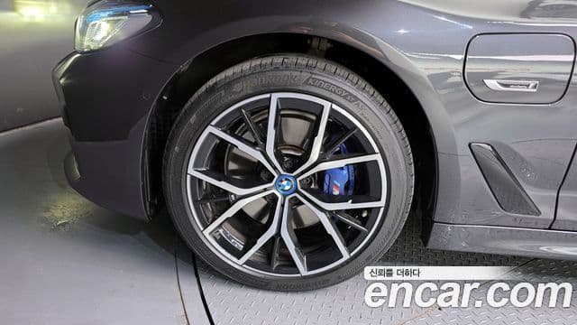 BMW 5시리즈 (G30) 530e M Sport, 2022 все фото