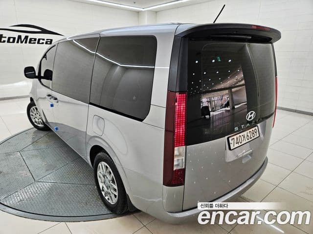 Hyundai Staria Modern, 2023 4