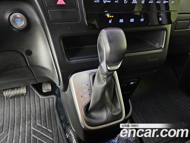 Hyundai Staria Modern, 2023 9