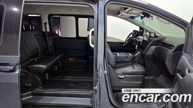 Hyundai Staria Modern, 2023 12