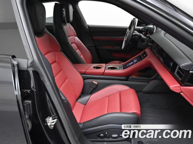 Porsche 타이칸 4S, 2025 10