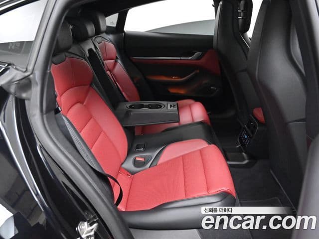 Porsche 타이칸 4S, 2025 12