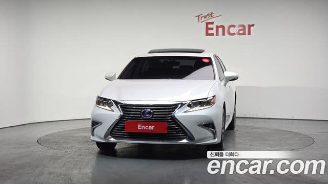 Lexus New ES300h XV60, 2017 3