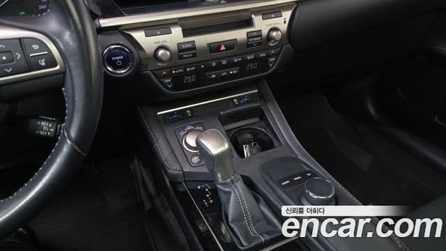 Lexus New ES300h XV60, 2017 9