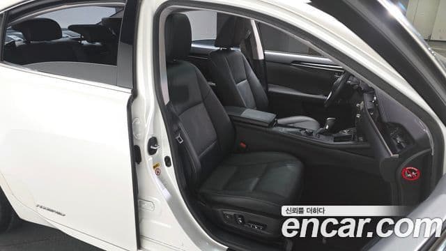 Lexus New ES300h XV60, 2017 10