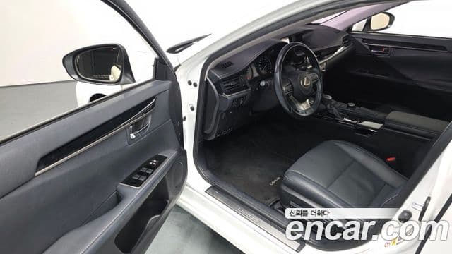 Lexus New ES300h XV60, 2017 12