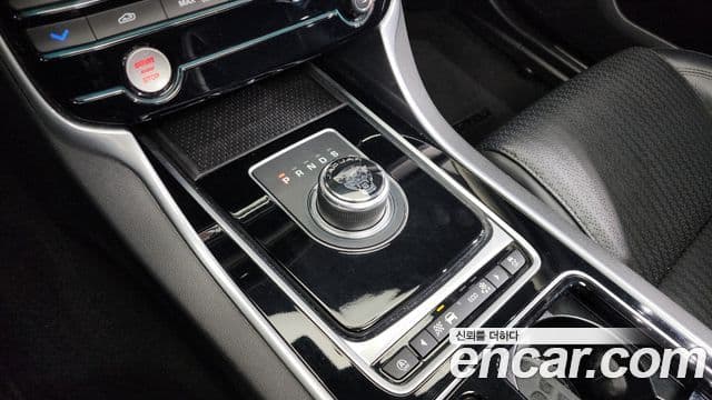 Jaguar XF (X260) Prestige, 2018 9