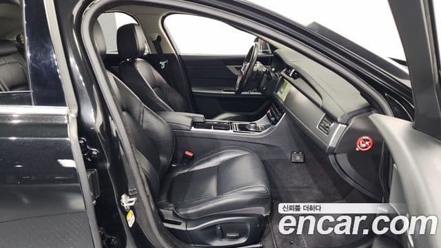 Jaguar XF (X260) Prestige, 2018 11