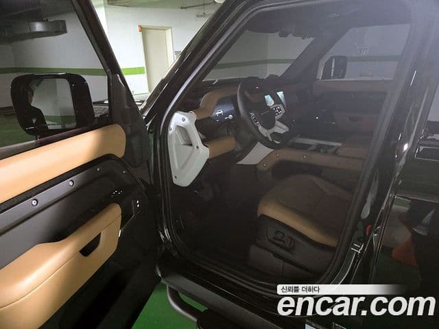 Land Rover Defender (L663) 110 P300 X-Dynamic SE, 2025 9