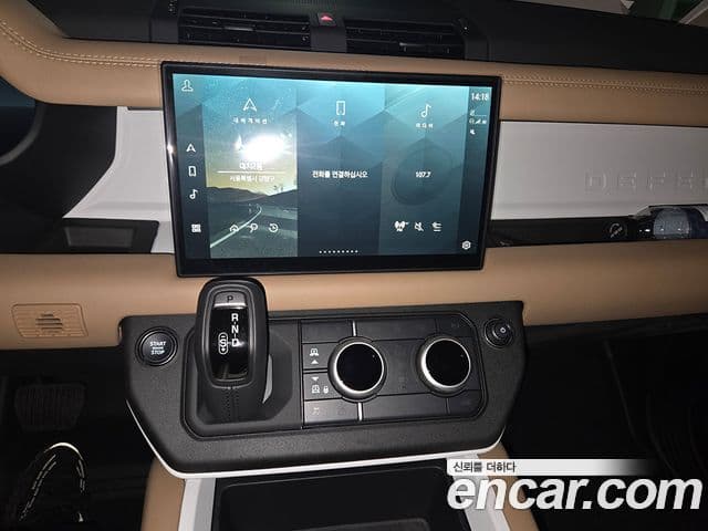 Land Rover Defender (L663) 110 P300 X-Dynamic SE, 2025 11