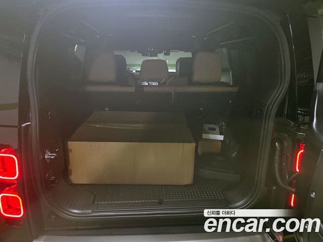 Land Rover Defender (L663) 110 P300 X-Dynamic SE, 2025 15