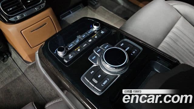 Genesis G90 Premium Luxury, 2019 18