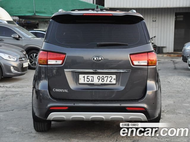Kia All New Carnival Prestige, 2015 4