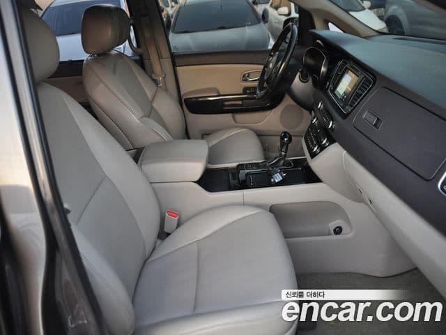 Kia All New Carnival Prestige, 2015 10