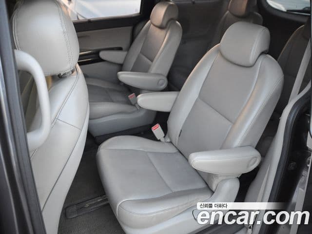 Kia All New Carnival Prestige, 2015 11