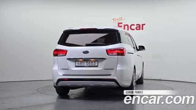 Kia All New Carnival VIP, 2016 4