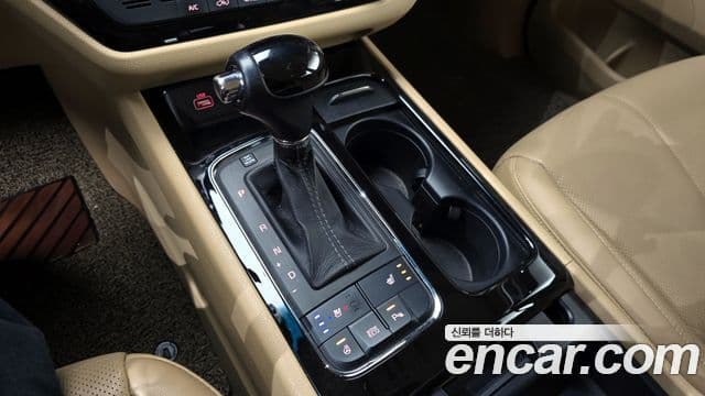 Kia All New Carnival VIP, 2016 9