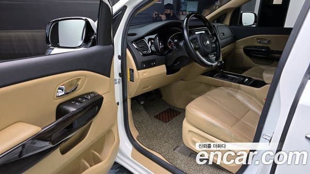 Kia All New Carnival VIP, 2016 10