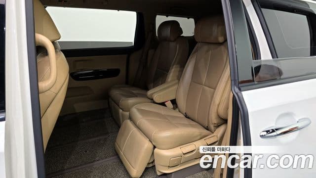 Kia All New Carnival VIP, 2016 11