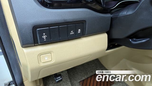 Kia All New Carnival VIP, 2016 15