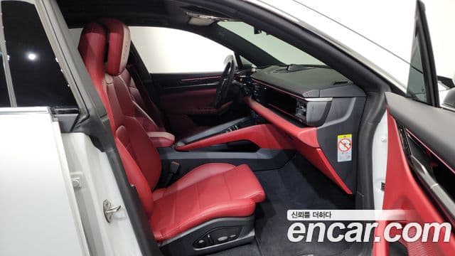 Porsche Macan EV 4S, 2025 11