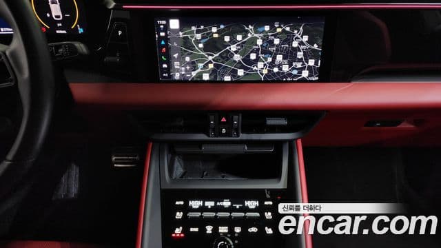 Porsche Macan EV 4S, 2025 14