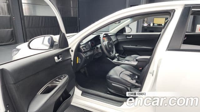 Kia K5 2세대 Deluxe, 2016 10
