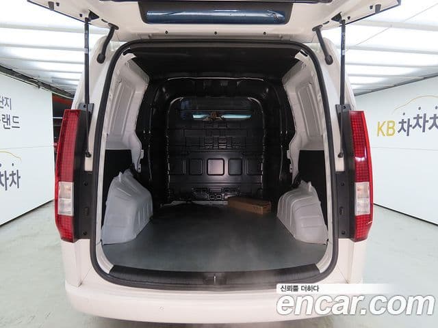 Hyundai Staria Smart, 2023 16