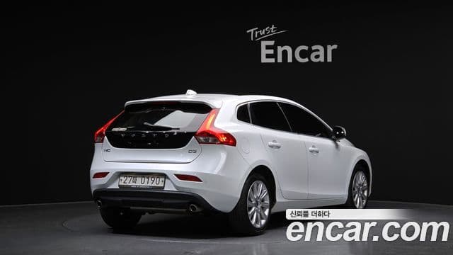 Volvo V40 2세대, 2016 2