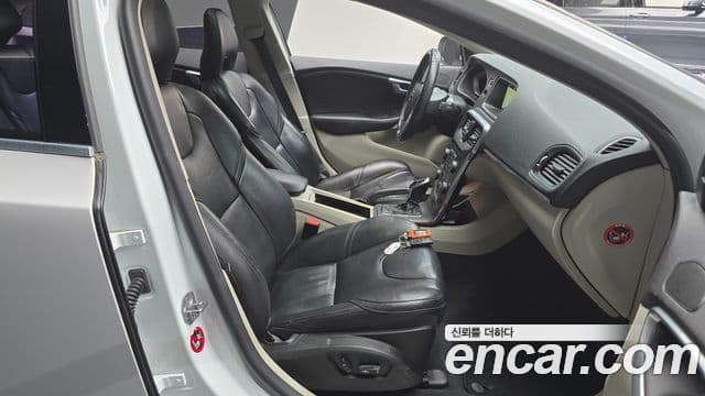 Volvo V40 2세대, 2016 10