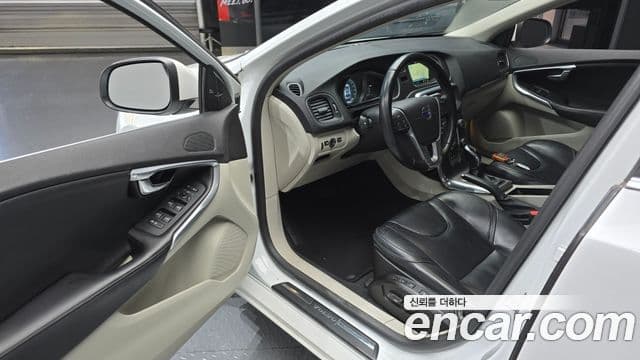 Volvo V40 2세대, 2016 11